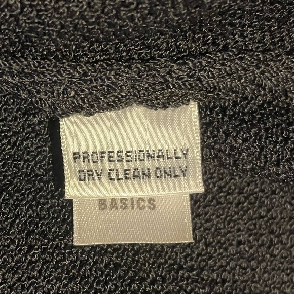 St. John Santana knit Basics Skirt Size 6 - Picture 3 of 3